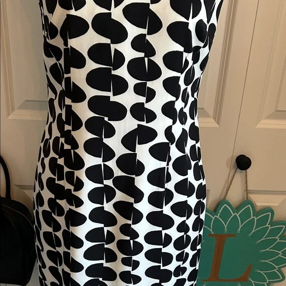 Stylish Ann Taylor Black and White Patterned Dress Size 4 - Picture 3 of 12